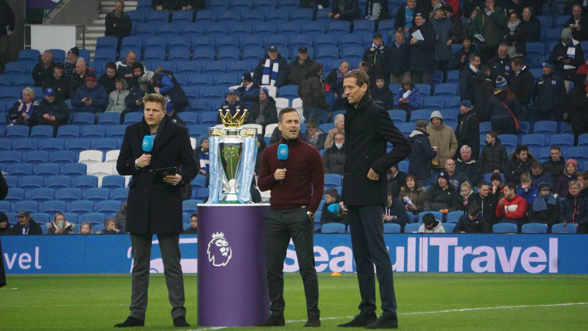 她以实际行 她以实际行